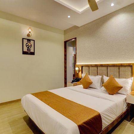 Home2 Studio Apartments ムンバイ エクステリア 写真