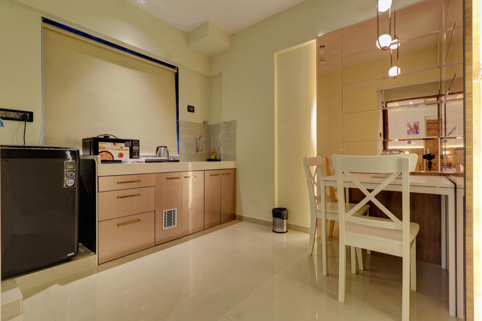 Home2 Studio Apartments ムンバイ エクステリア 写真