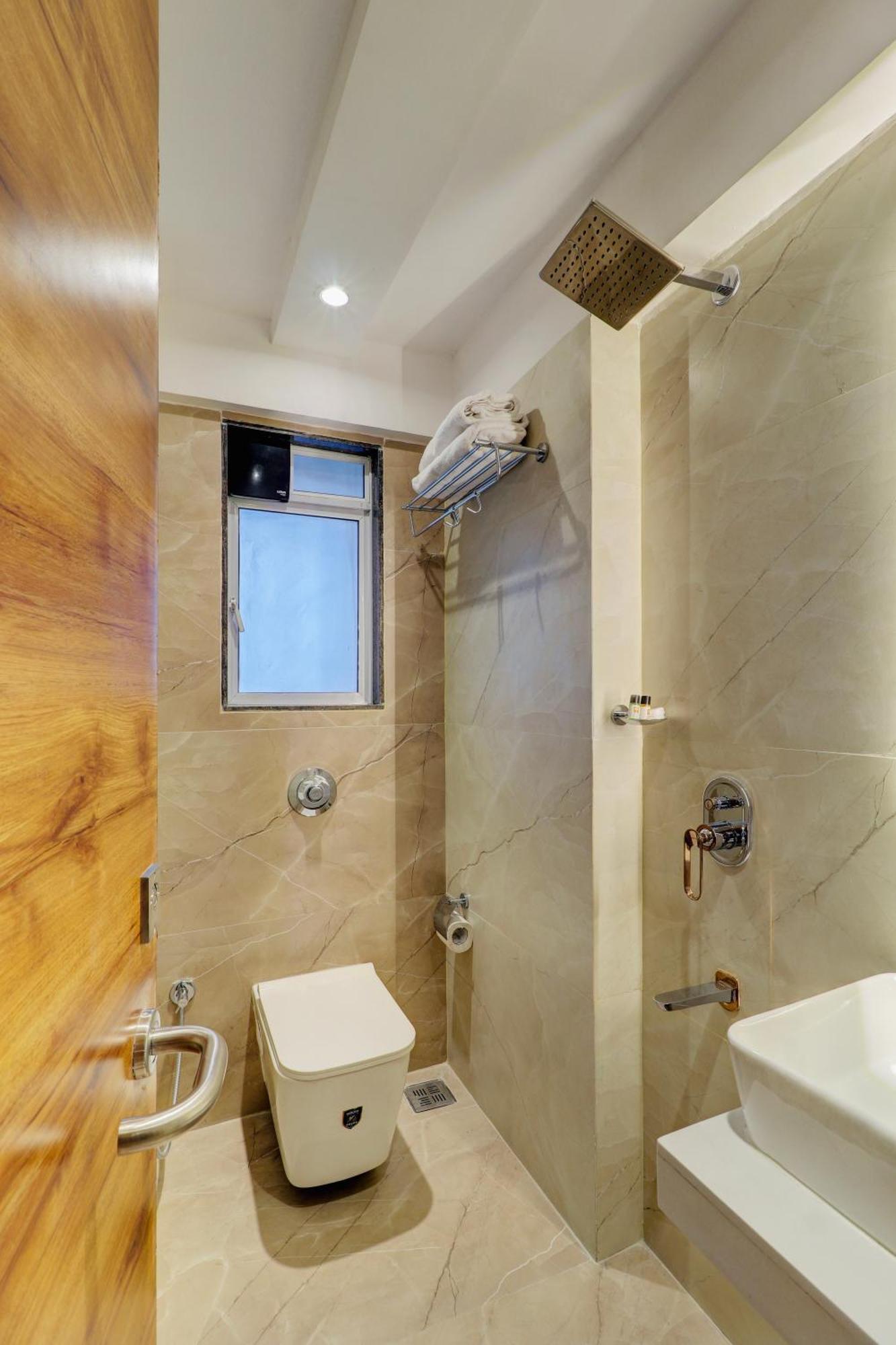Home2 Studio Apartments ムンバイ エクステリア 写真