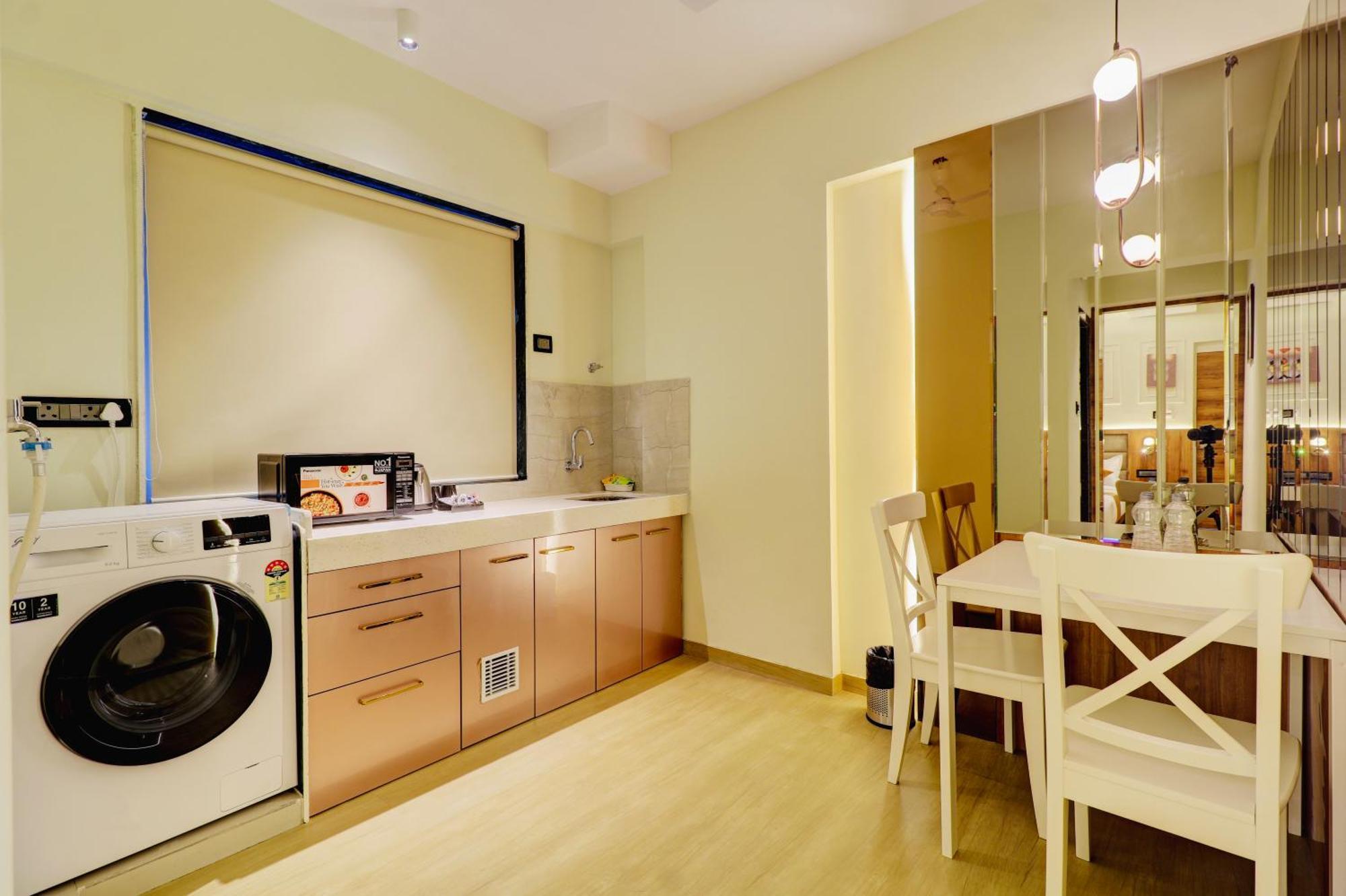 Home2 Studio Apartments ムンバイ エクステリア 写真