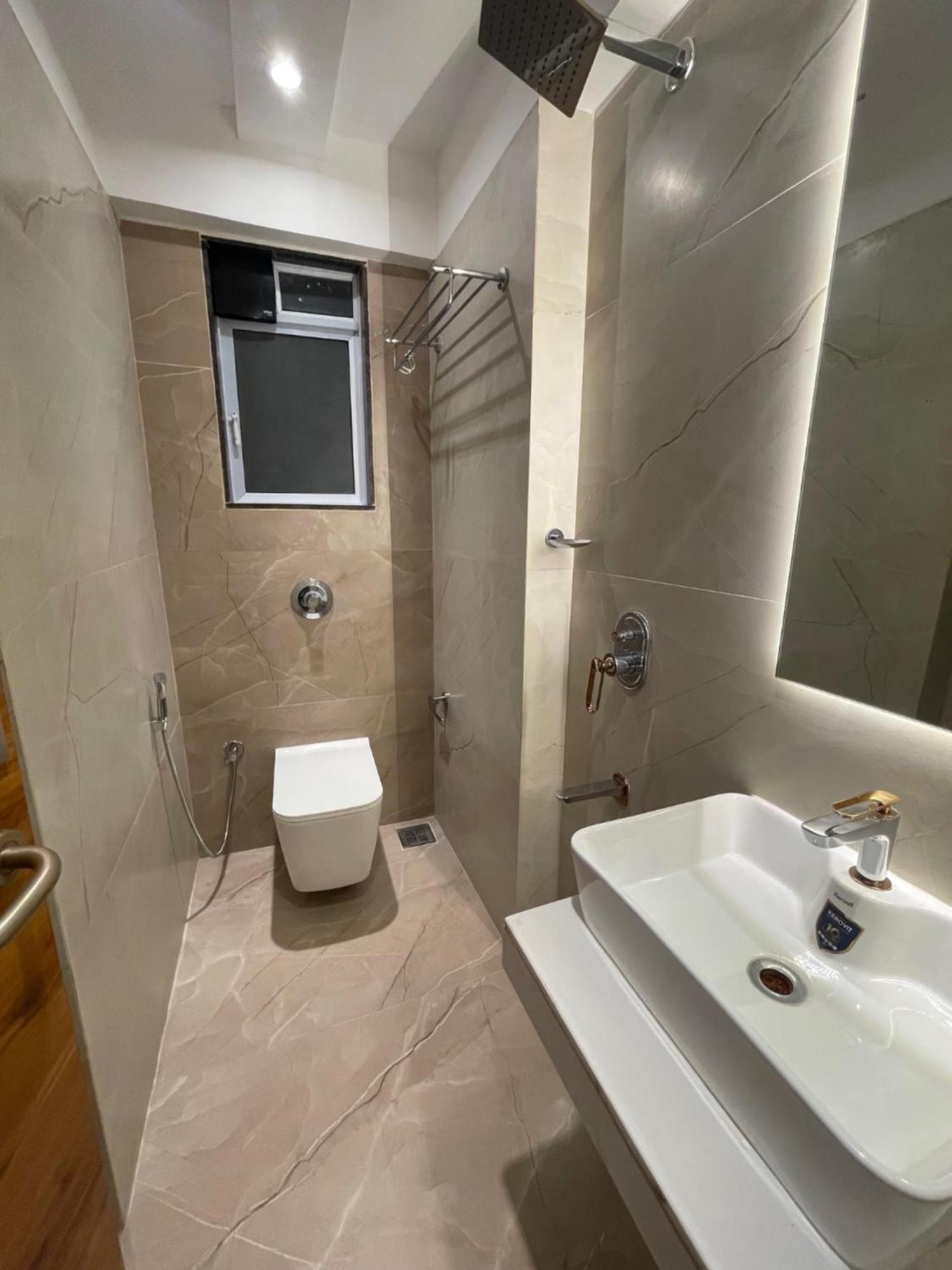 Home2 Studio Apartments ムンバイ エクステリア 写真